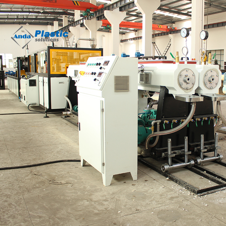 Machine de fabrication de tuyaux en PVC